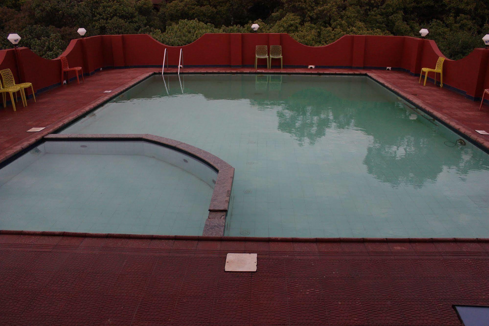 Hotel Sunny Classic Mahābaleshwar Eksteriør bilde