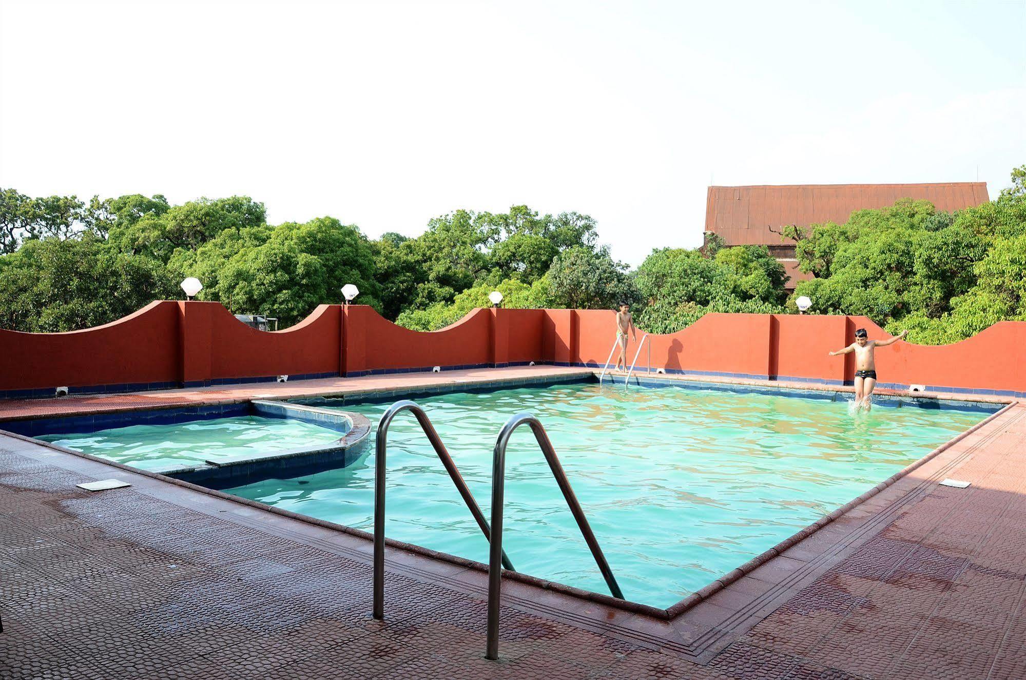 Hotel Sunny Classic Mahābaleshwar Eksteriør bilde